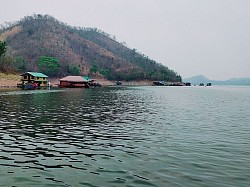 ล่องแพที่เขื่อนศรีสวัสดิ์ Rafting at Si Sawat Dam